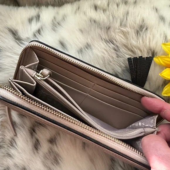 Kate Spade Beige w Black Trim Leather Wallet - Picture 4 of 8